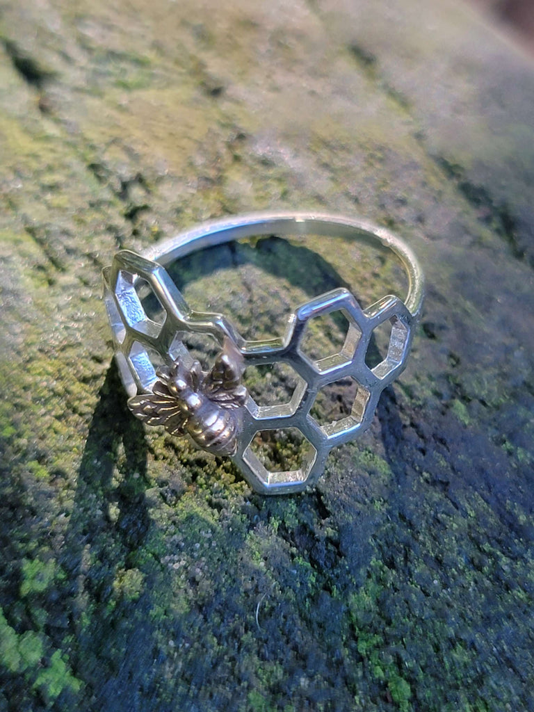 Sterling Honeycomb With Bee Ring - Aimeescloset.com